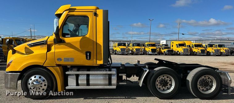 image for item ER4734 2022 Freightliner Cascadia 126 semi truck