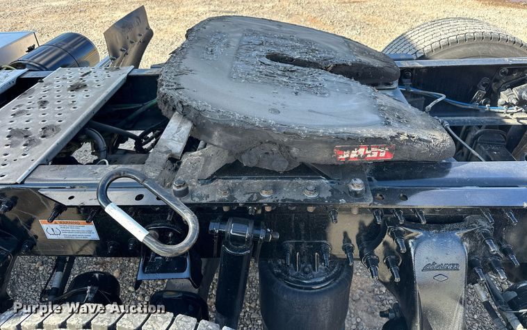 image for item ER4734 2022 Freightliner Cascadia 126 semi truck