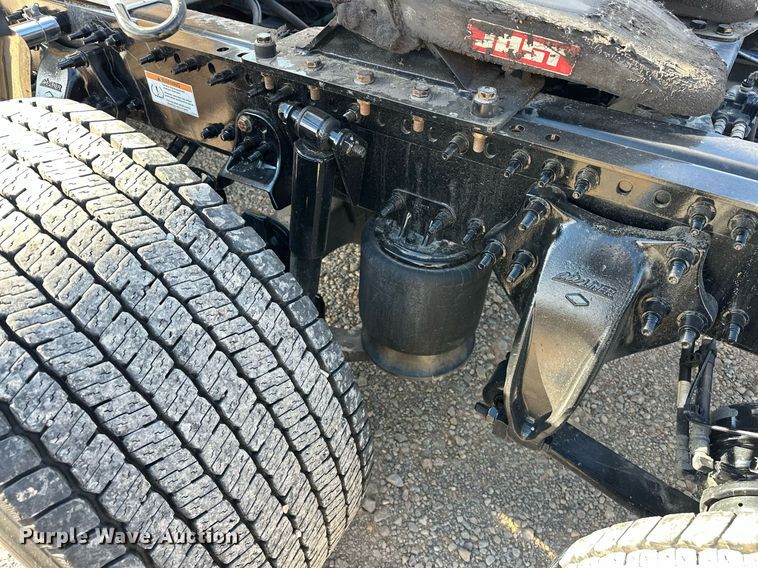 image for item ER4734 2022 Freightliner Cascadia 126 semi truck