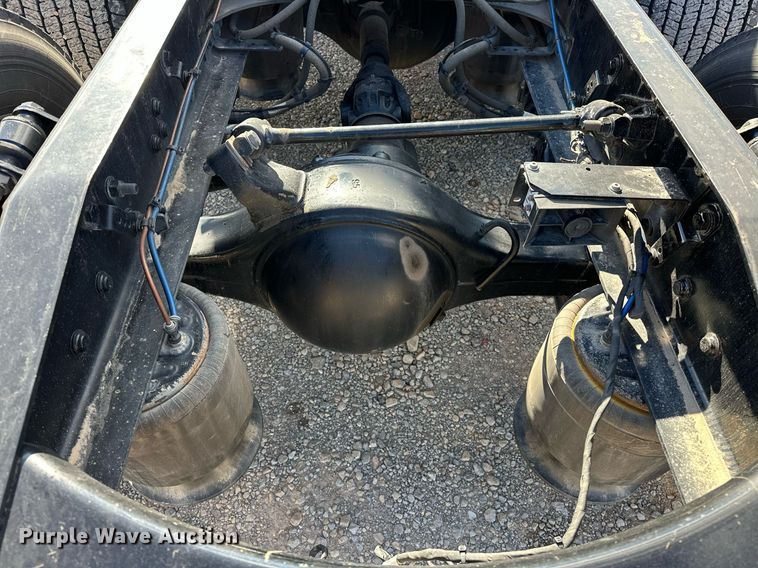 image for item ER4734 2022 Freightliner Cascadia 126 semi truck