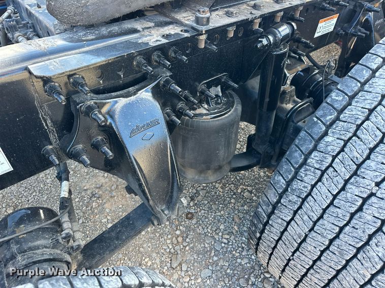 image for item ER4734 2022 Freightliner Cascadia 126 semi truck