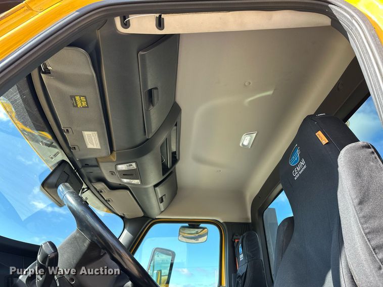 image for item ER4734 2022 Freightliner Cascadia 126 semi truck