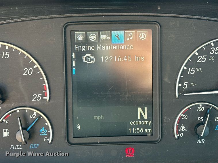 image for item ER4734 2022 Freightliner Cascadia 126 semi truck