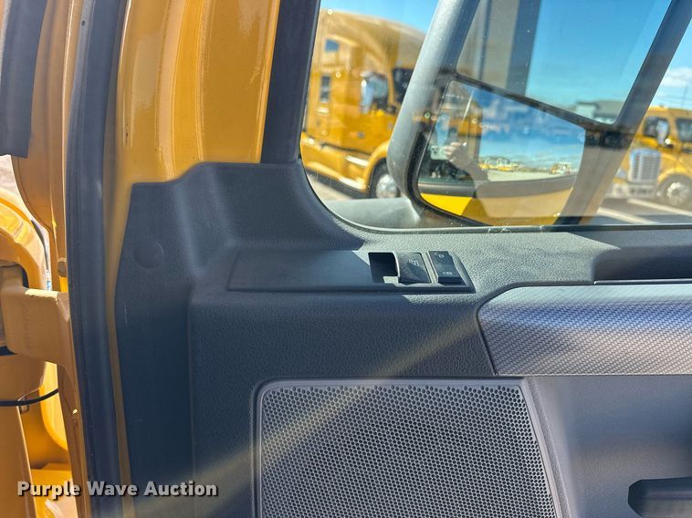 image for item ER4734 2022 Freightliner Cascadia 126 semi truck