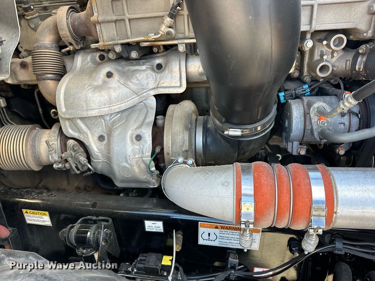 image for item ER4734 2022 Freightliner Cascadia 126 semi truck