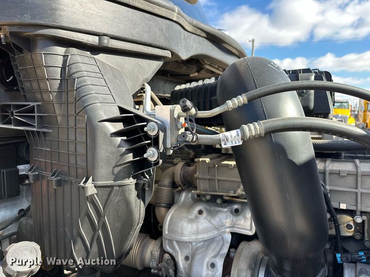 image for item ER4734 2022 Freightliner Cascadia 126 semi truck