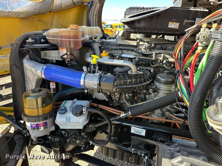 image for item ER4734 2022 Freightliner Cascadia 126 semi truck