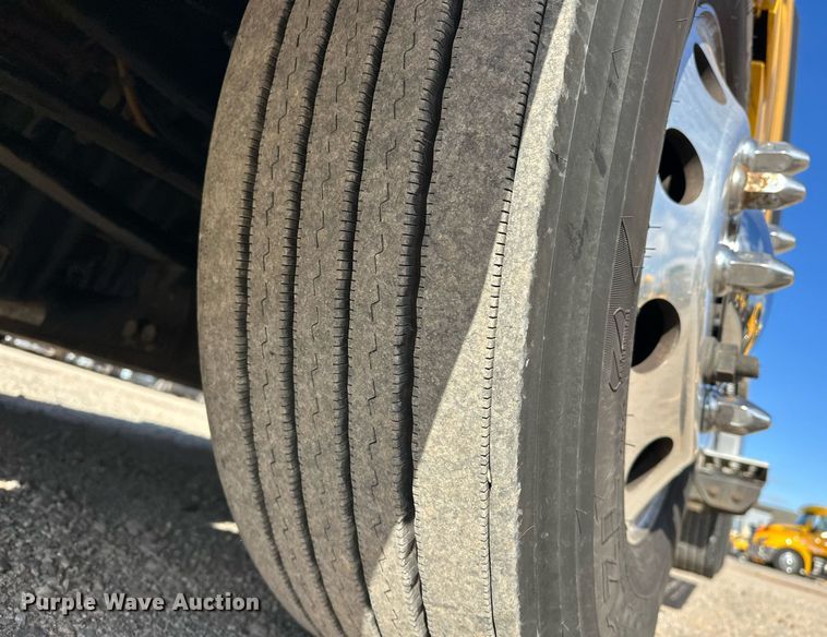 image for item ER4734 2022 Freightliner Cascadia 126 semi truck