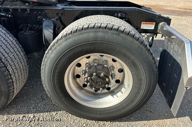 image for item ER4734 2022 Freightliner Cascadia 126 semi truck