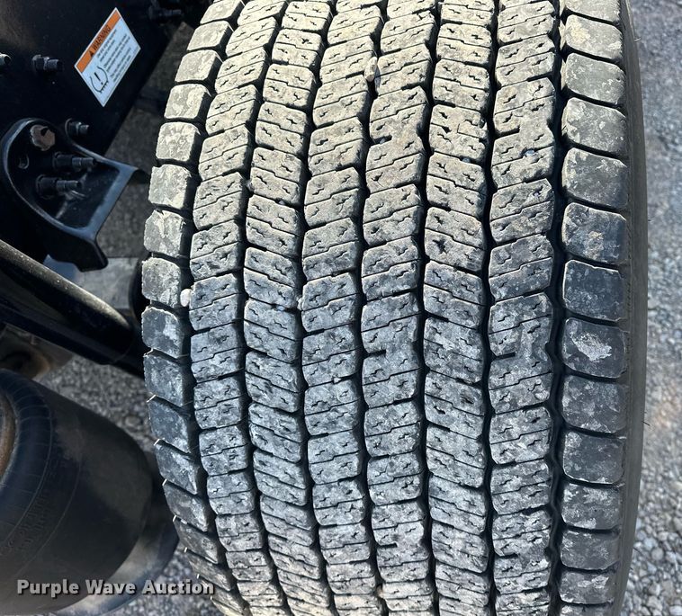 image for item ER4734 2022 Freightliner Cascadia 126 semi truck