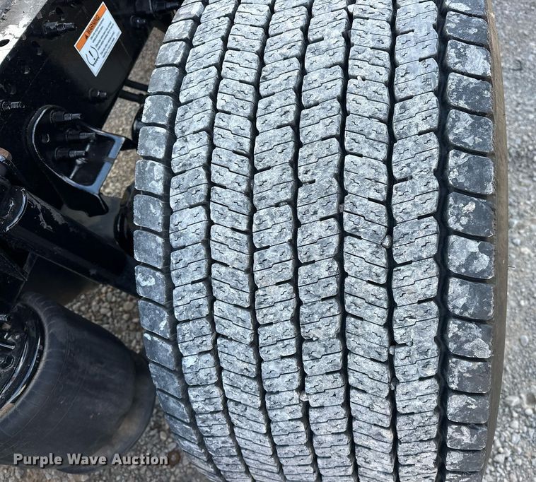 image for item ER4734 2022 Freightliner Cascadia 126 semi truck