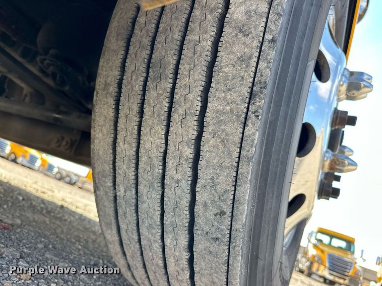 image for item ER4734 2022 Freightliner Cascadia 126 semi truck