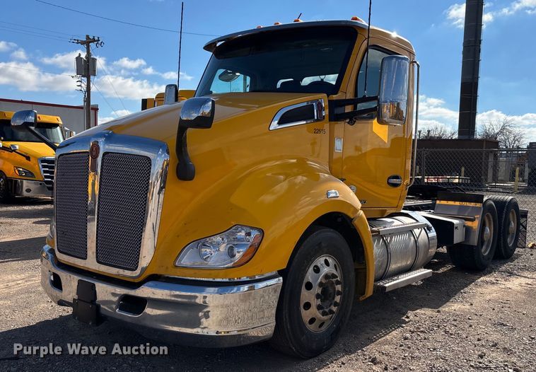 image for item ER4736 2022 Kenworth T680 semi truck