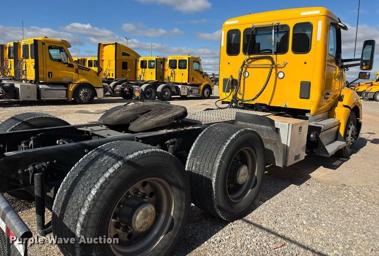 image for item ER4736 2022 Kenworth T680 semi truck