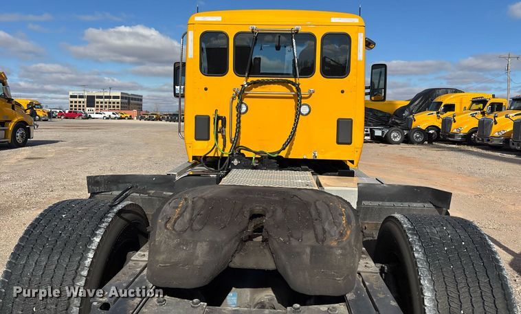 image for item ER4736 2022 Kenworth T680 semi truck