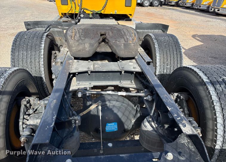 image for item ER4736 2022 Kenworth T680 semi truck