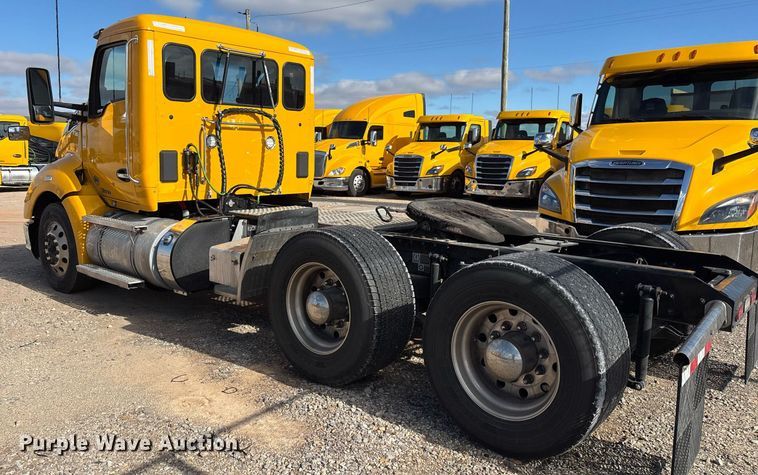 image for item ER4736 2022 Kenworth T680 semi truck