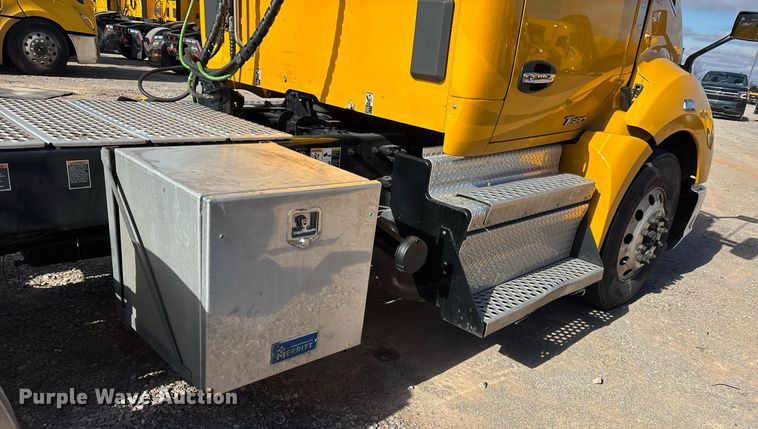 image for item ER4736 2022 Kenworth T680 semi truck