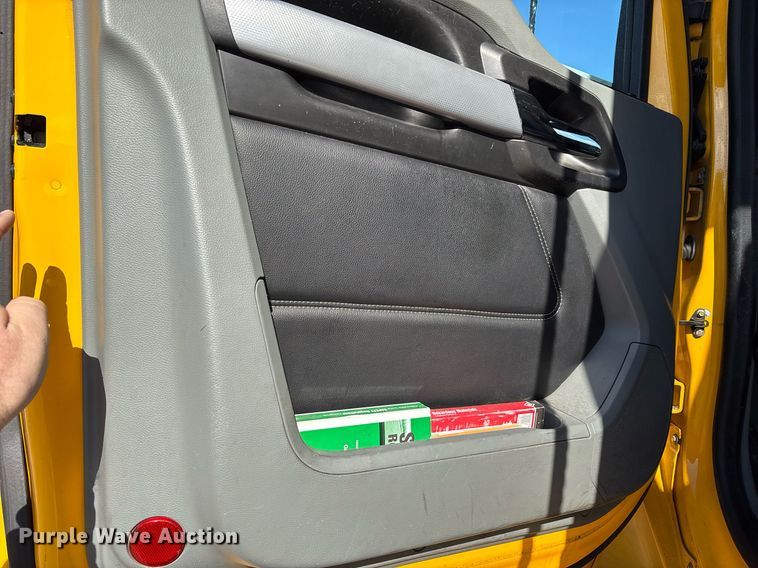 image for item ER4736 2022 Kenworth T680 semi truck