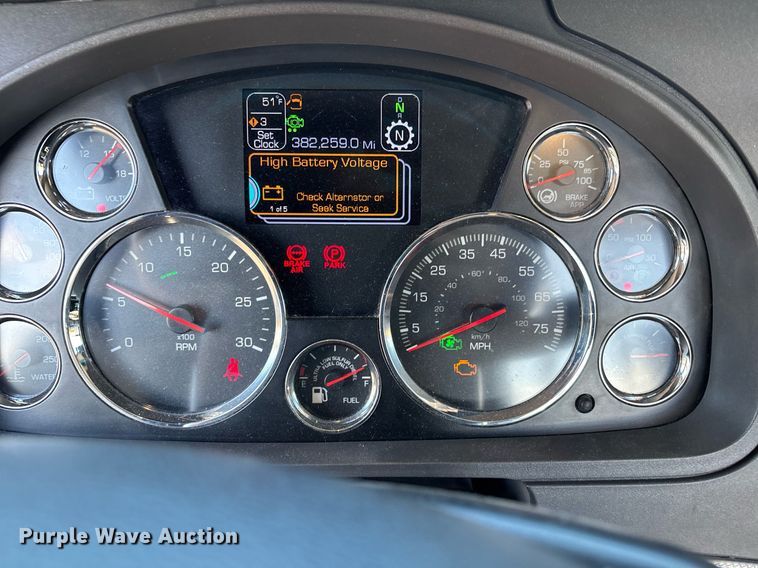 image for item ER4736 2022 Kenworth T680 semi truck