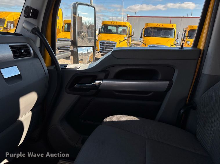 image for item ER4736 2022 Kenworth T680 semi truck