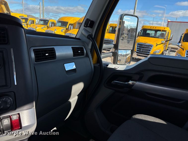 image for item ER4736 2022 Kenworth T680 semi truck