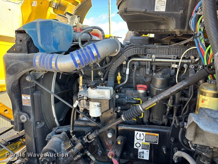 image for item ER4736 2022 Kenworth T680 semi truck