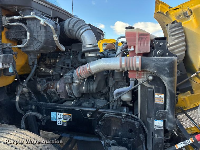 image for item ER4736 2022 Kenworth T680 semi truck