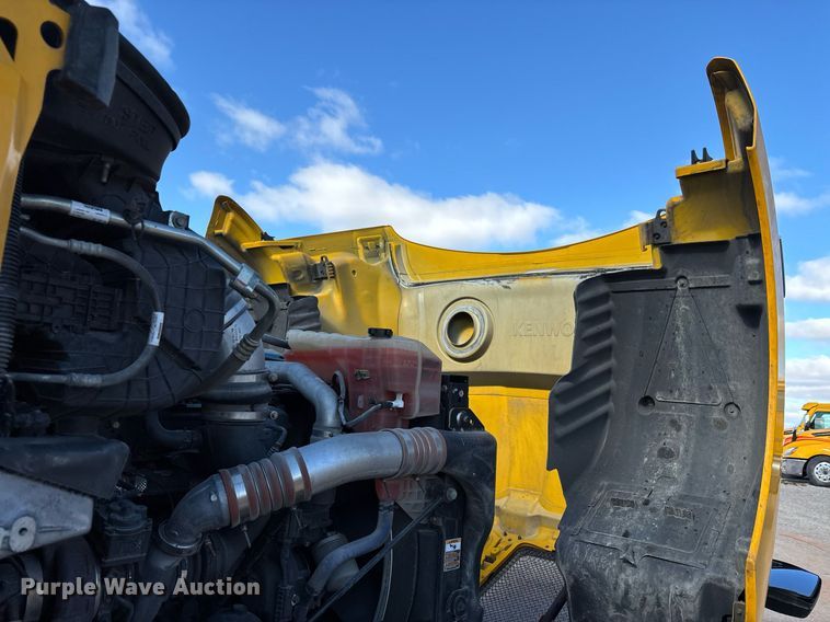 image for item ER4736 2022 Kenworth T680 semi truck