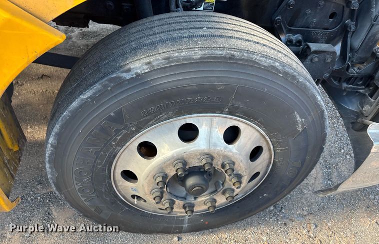 image for item ER4736 2022 Kenworth T680 semi truck