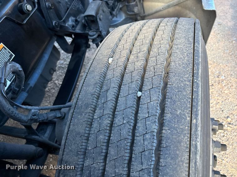 image for item ER4736 2022 Kenworth T680 semi truck