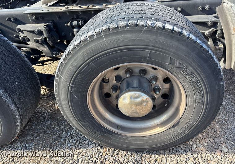 image for item ER4736 2022 Kenworth T680 semi truck