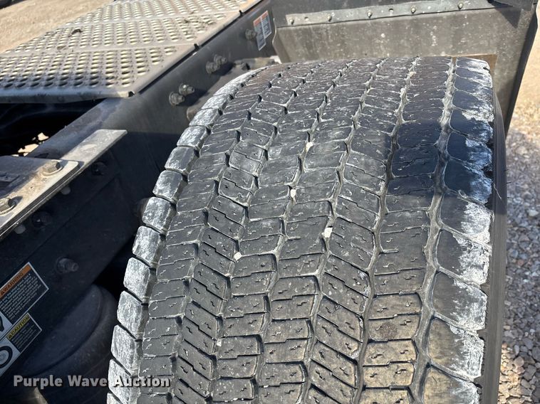 image for item ER4736 2022 Kenworth T680 semi truck