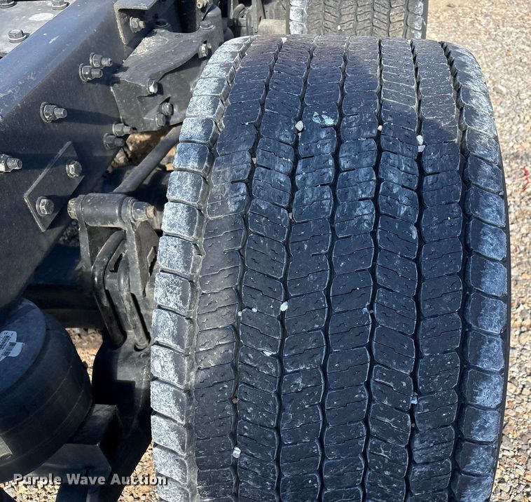 image for item ER4736 2022 Kenworth T680 semi truck