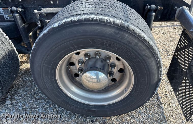 image for item ER4736 2022 Kenworth T680 semi truck