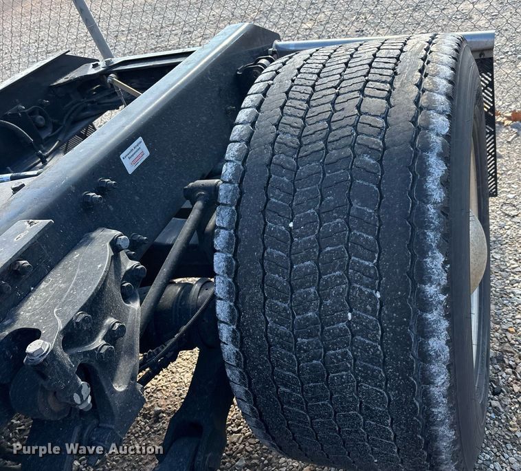 image for item ER4736 2022 Kenworth T680 semi truck