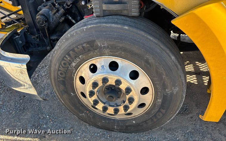 image for item ER4736 2022 Kenworth T680 semi truck