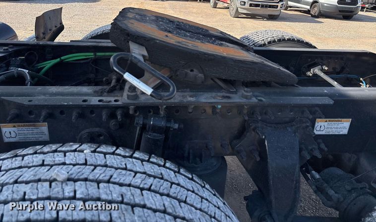 image for item ER4737 2020 Freightliner Cascadia 126 semi truck