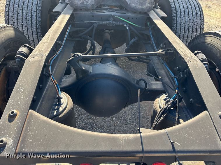 image for item ER4737 2020 Freightliner Cascadia 126 semi truck