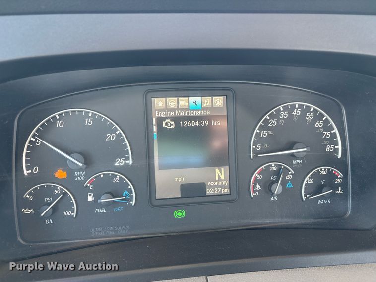 image for item ER4737 2020 Freightliner Cascadia 126 semi truck