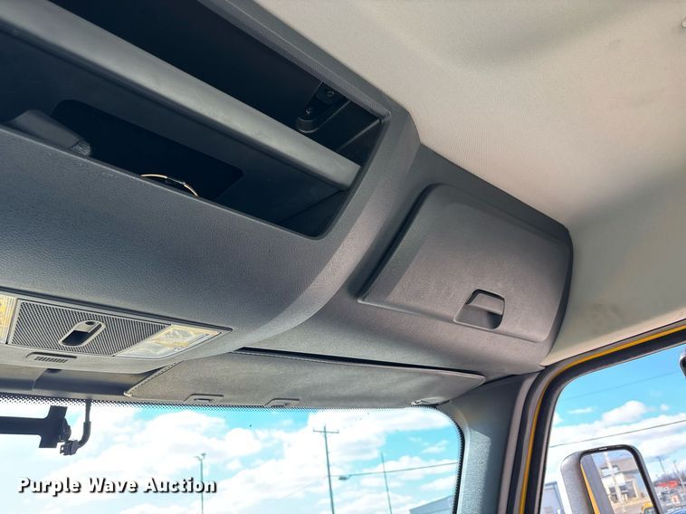 image for item ER4737 2020 Freightliner Cascadia 126 semi truck