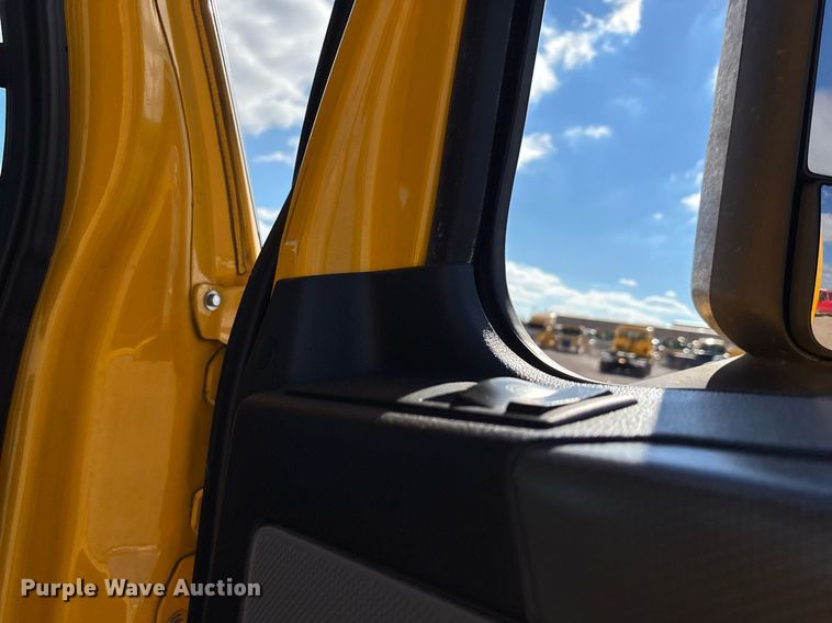 image for item ER4737 2020 Freightliner Cascadia 126 semi truck