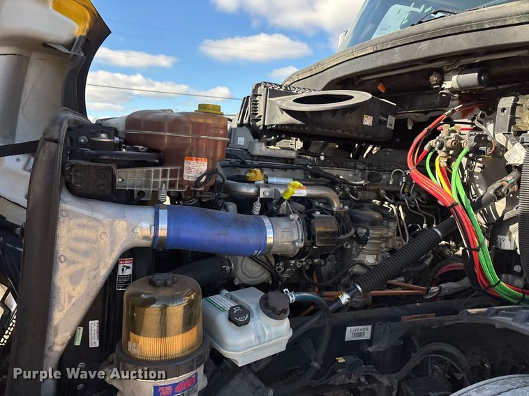 image for item ER4737 2020 Freightliner Cascadia 126 semi truck