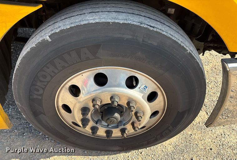 image for item ER4737 2020 Freightliner Cascadia 126 semi truck