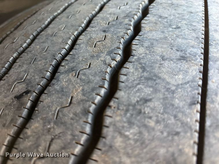 image for item ER4737 2020 Freightliner Cascadia 126 semi truck