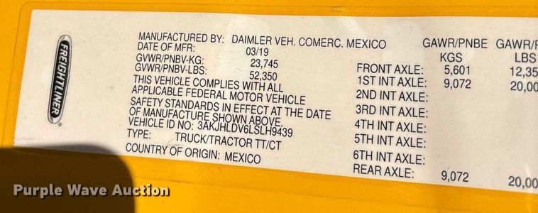 image for item ER4737 2020 Freightliner Cascadia 126 semi truck