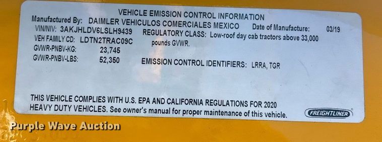 image for item ER4737 2020 Freightliner Cascadia 126 semi truck