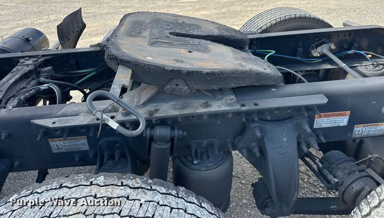 image for item ER4738 2020 Freightliner Cascadia 126 semi truck