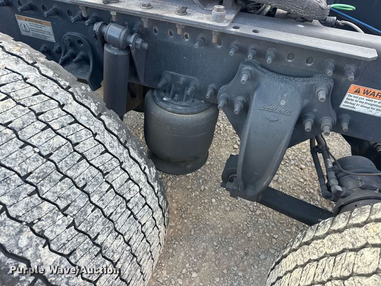 image for item ER4738 2020 Freightliner Cascadia 126 semi truck