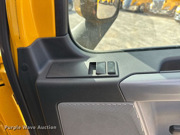 image for item ER4738 2020 Freightliner Cascadia 126 semi truck